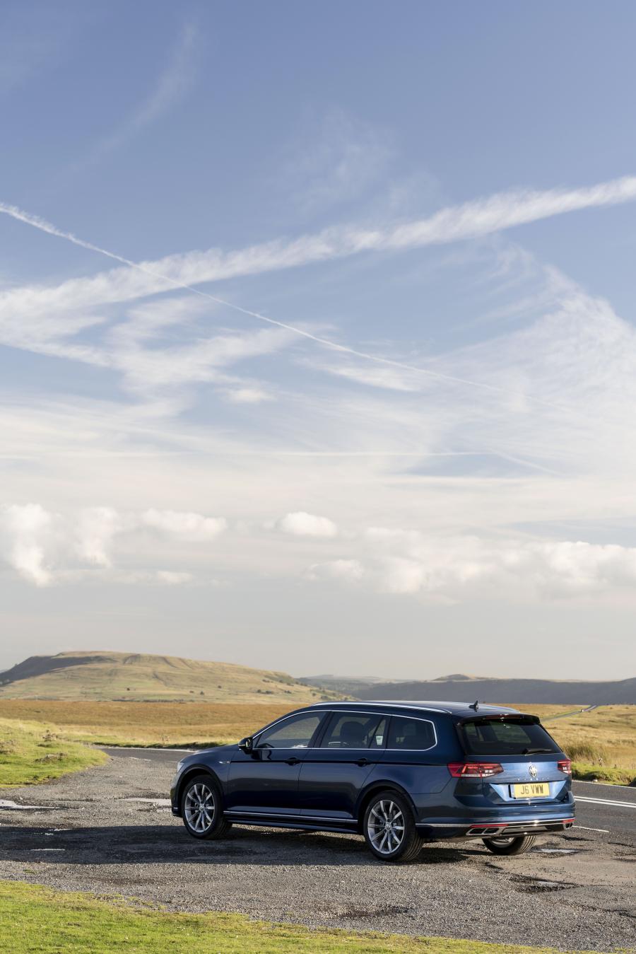  Volkswagen Passat R-Line Estate (B8) 2019 года  (UK) (фото 25 из 25)